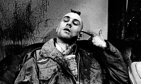 Taxi Driver! A Gritty Exploration of Urban Isolation and Moral Descent?